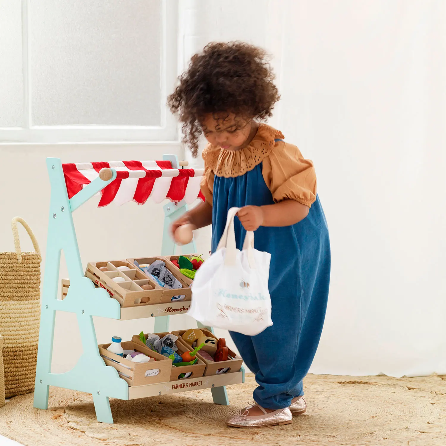 Honeybee Marktstand / Wooden Market Stall & Fruit Play Food Crate Honeybee Marktstand / Wooden Market Stall & Fruit Play Food Crate-Le Toy Van (LTV)