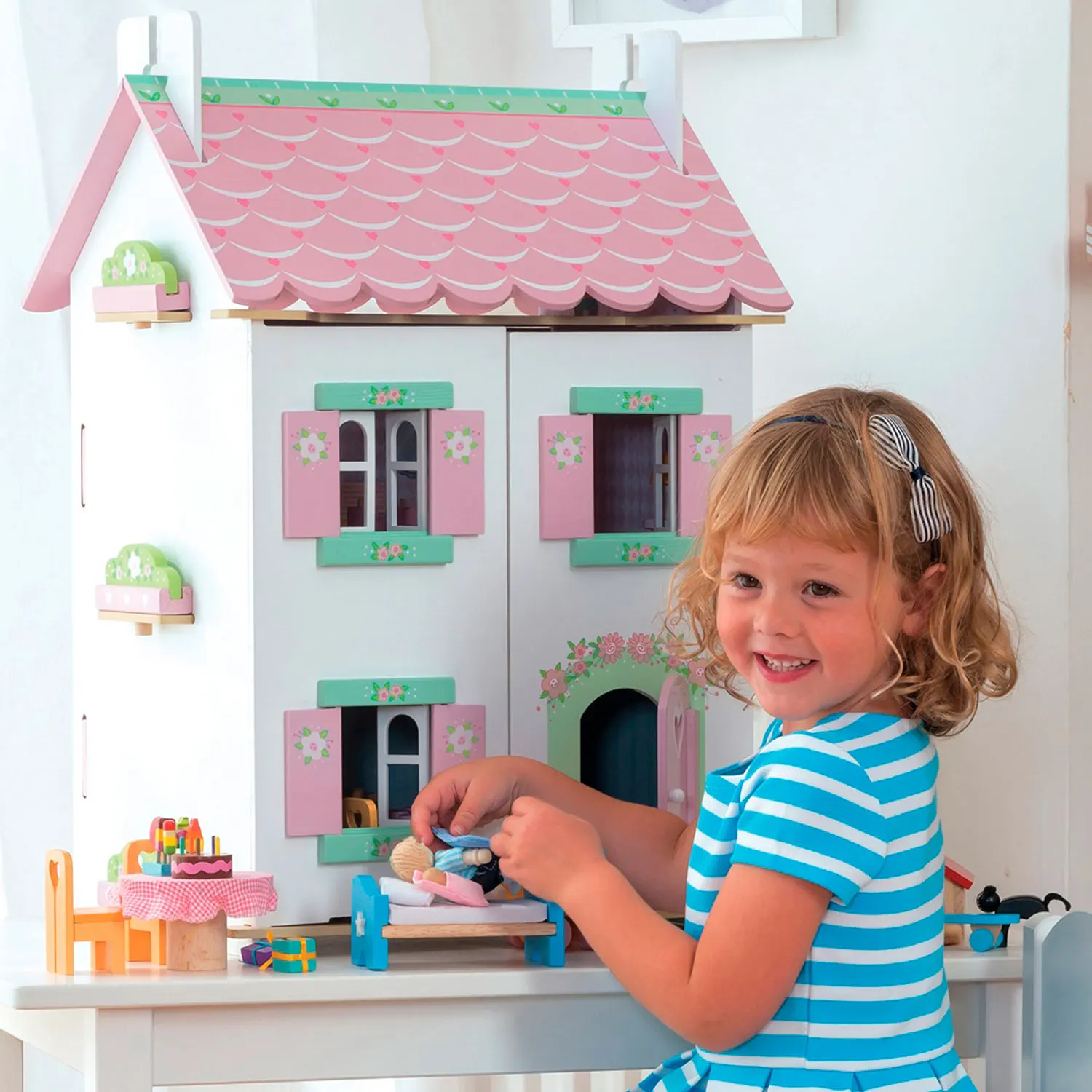 Sweetheart Häuschen (mit Möbeln) / Sweetheart Cottage (inclusive Furniture) Sweetheart Häuschen (mit Möbeln) / Sweetheart Cottage (inclusive Furniture)-Le Toy Van (LTV)