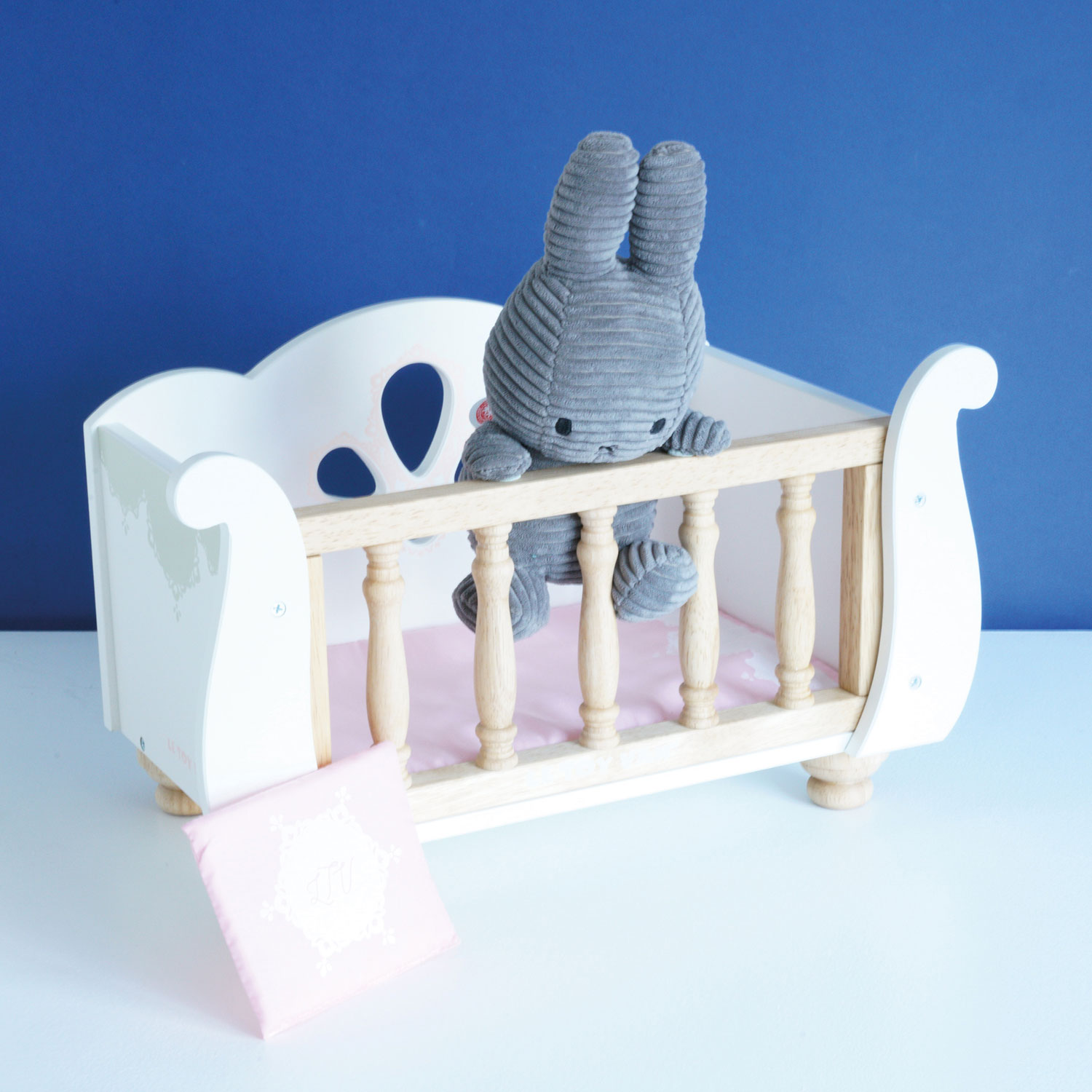 Puppenbett mit Gitterstäben / Dolls Wooden Cot-Le Toy Van (LTV)
