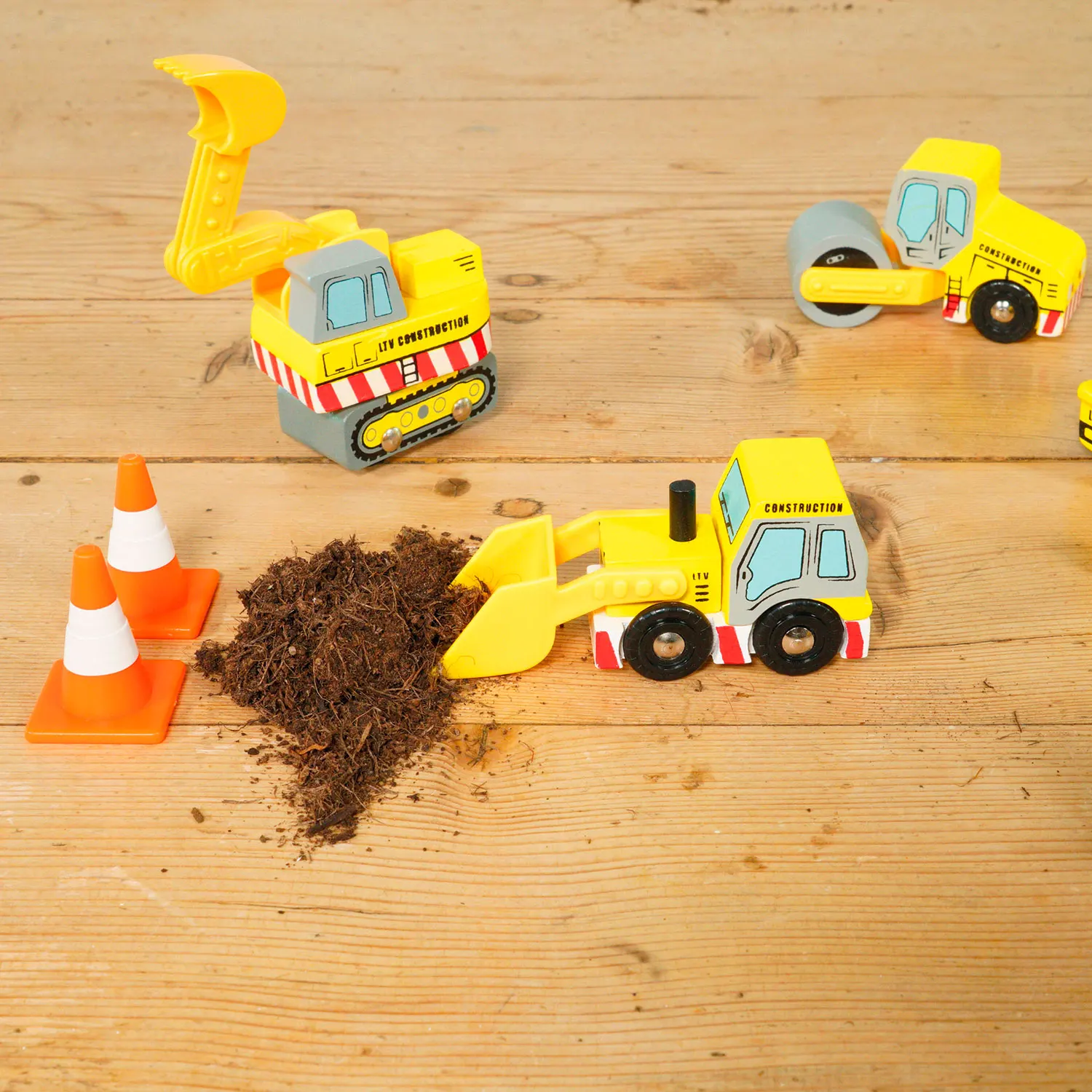 Baufahrzeuge / Construction Set, 2022 Baufahrzeuge / Construction Set, 2022-Le Toy Van (LTV)