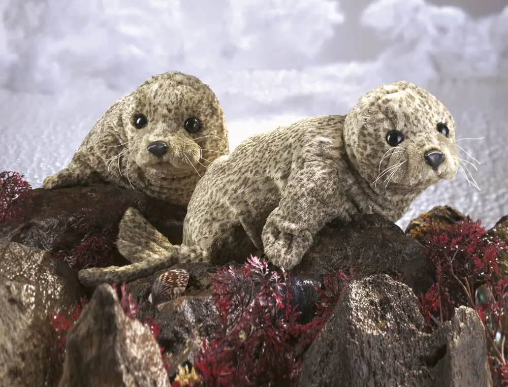 Seerobbenbaby, silber / Harbor Seal-Folkmanis® Puppets