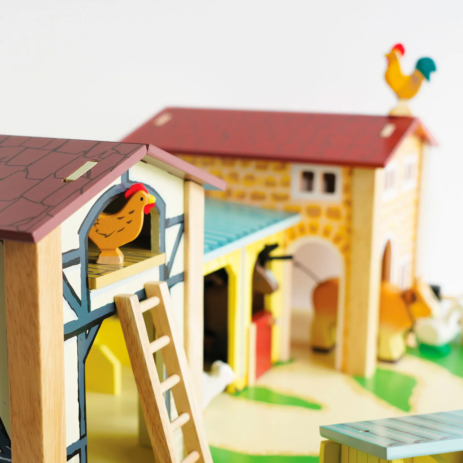 Bauernhof / Wooden Farmyard Stable Bauernhof / Wooden Farmyard Stable-Le Toy Van (LTV)