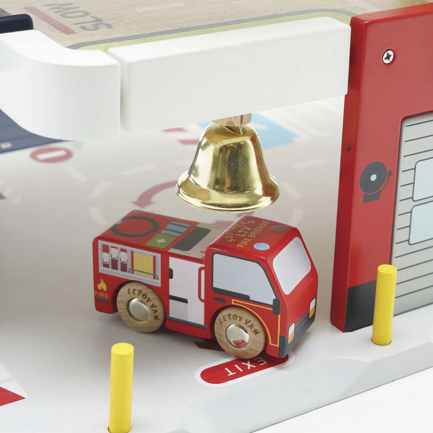 Feuerwehr & Rettungsdienst Garage & Fire & Rescue Wooden Garage Feuerwehr & Rettungsdienst Garage & Fire & Rescue Wooden Garage-Le Toy Van (LTV)