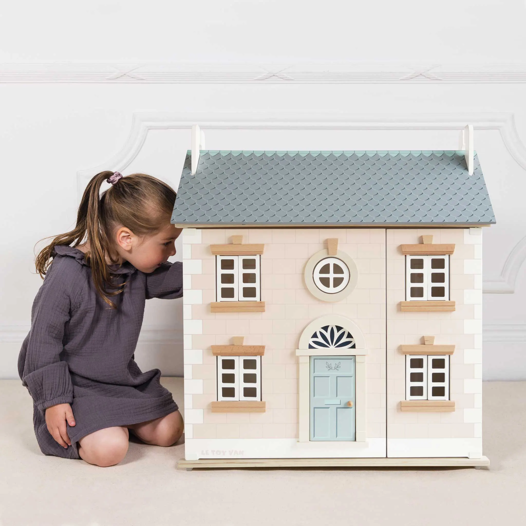Bay Tree Puppenhaus / Bay Tree Wooden Dolls House (New Look)-Le Toy Van (LTV)