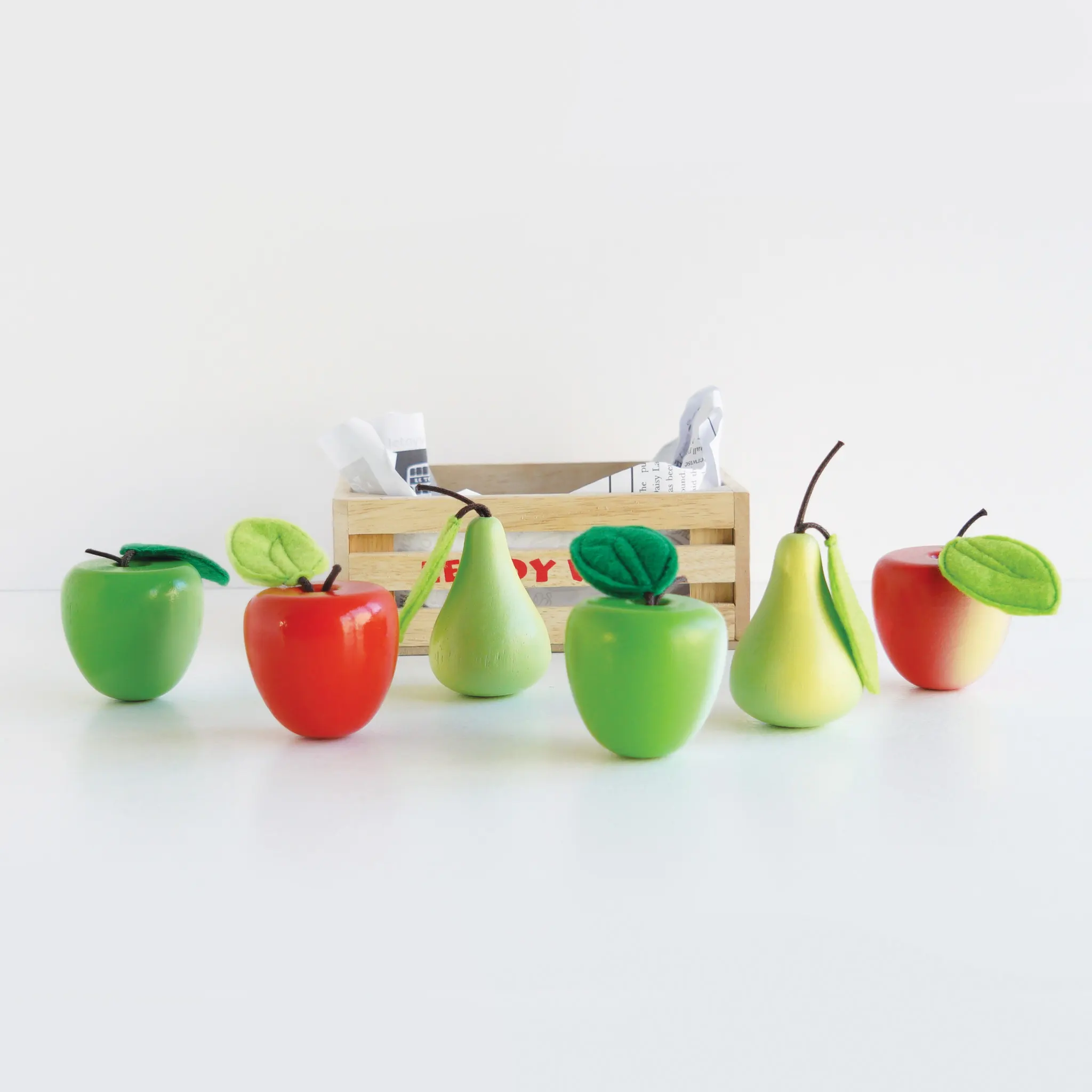 Äpfel & Birnen Marktkiste / Orchard Fruits Wooden Market Crate - 2022 Äpfel & Birnen Marktkiste / Orchard Fruits Wooden Market Crate - 2022-Le Toy Van (LTV)