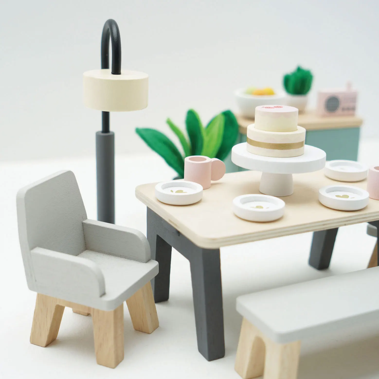 Daisylane Esszimmer / Wooden Dolls House Dining Room (New Look)-Le Toy Van (LTV)