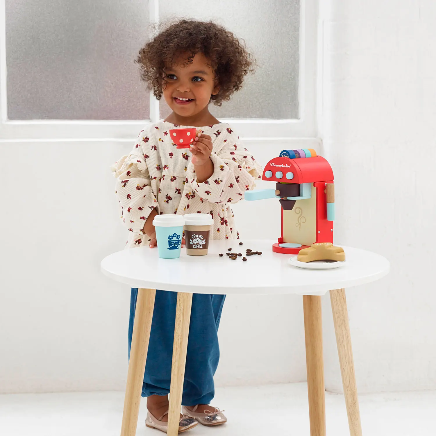 Caf&egrave; Maschine / Wooden Toy Coffee Machine & Pods-Le Toy Van (LTV)