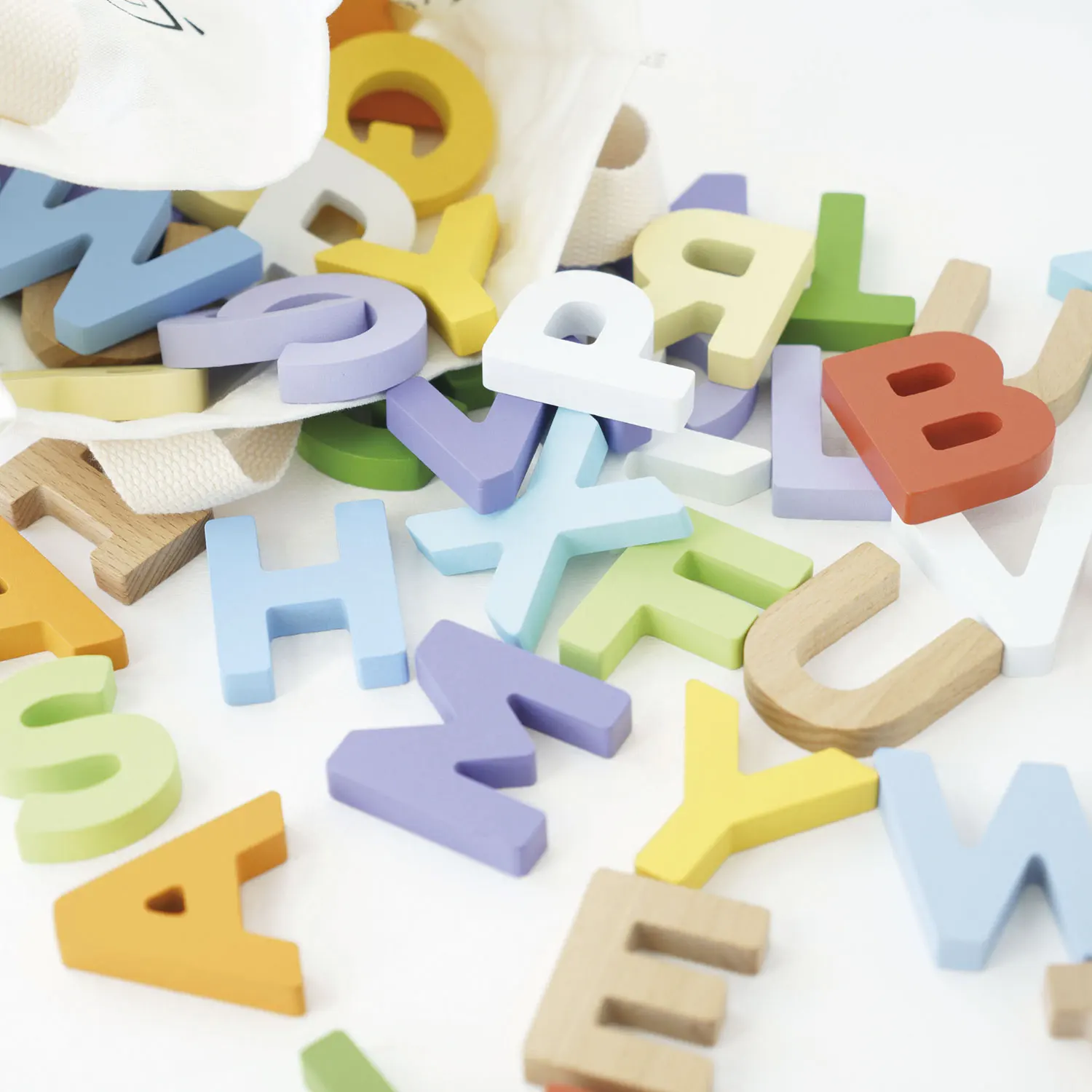 Buchstaben im Beutel / Wooden Alphabet Set & Bag Buchstaben im Beutel / Wooden Alphabet Set & Bag-Le Toy Van (LTV)