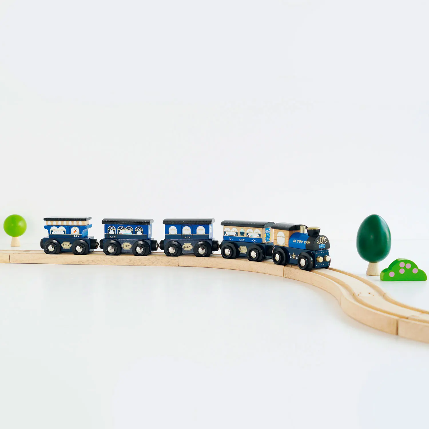 Blauer Zug mit Waggons / Twilight Train & Carriages (Blue) Blauer Zug mit Waggons / Twilight Train & Carriages (Blue)-Le Toy Van (LTV)