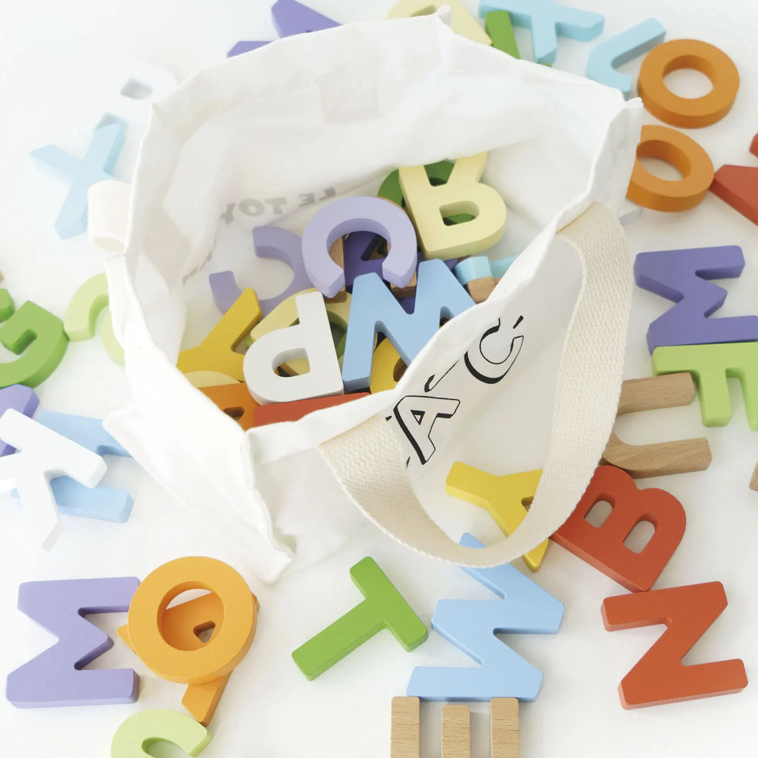 Buchstaben im Beutel / Wooden Alphabet Set & Bag Buchstaben im Beutel / Wooden Alphabet Set & Bag-Le Toy Van (LTV)