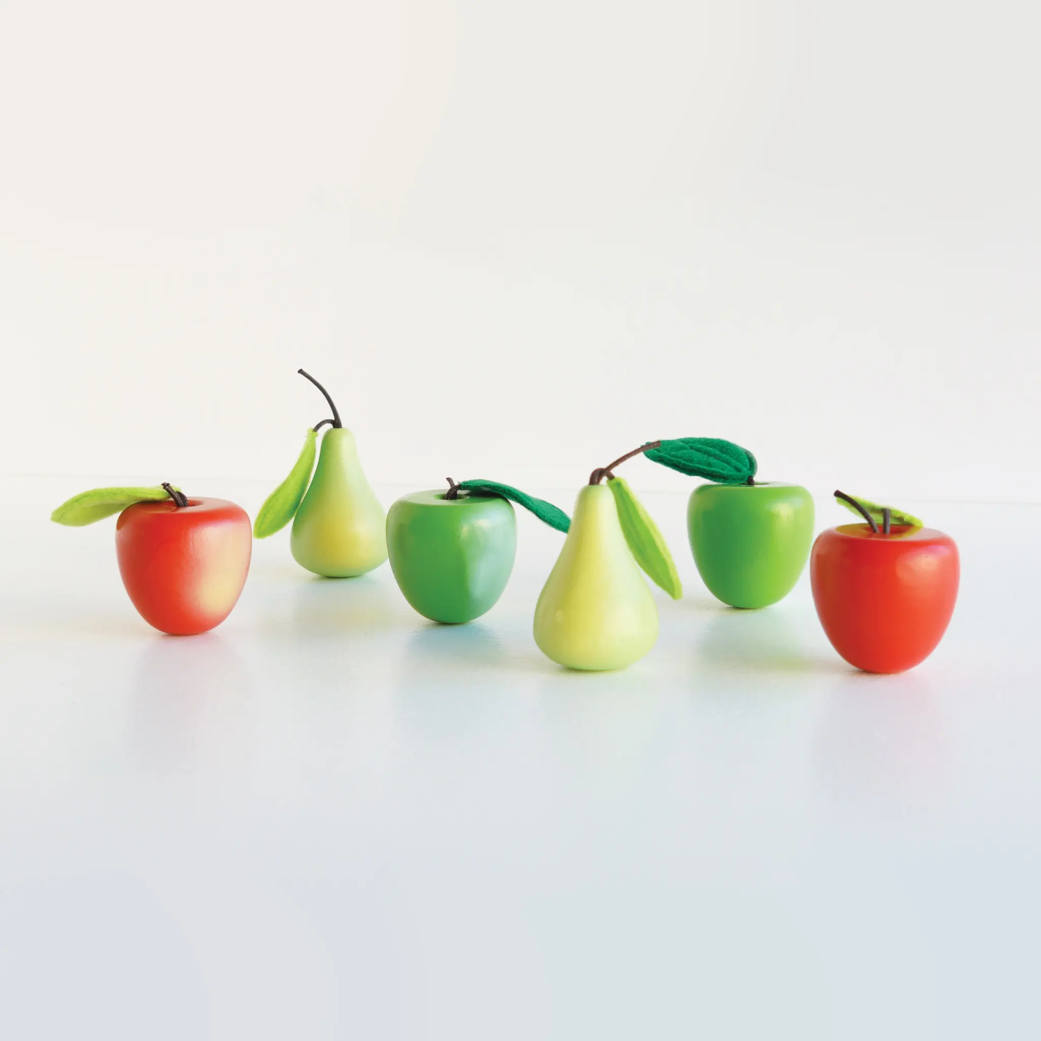 Äpfel & Birnen Marktkiste / Orchard Fruits Wooden Market Crate - 2022-Le Toy Van (LTV)