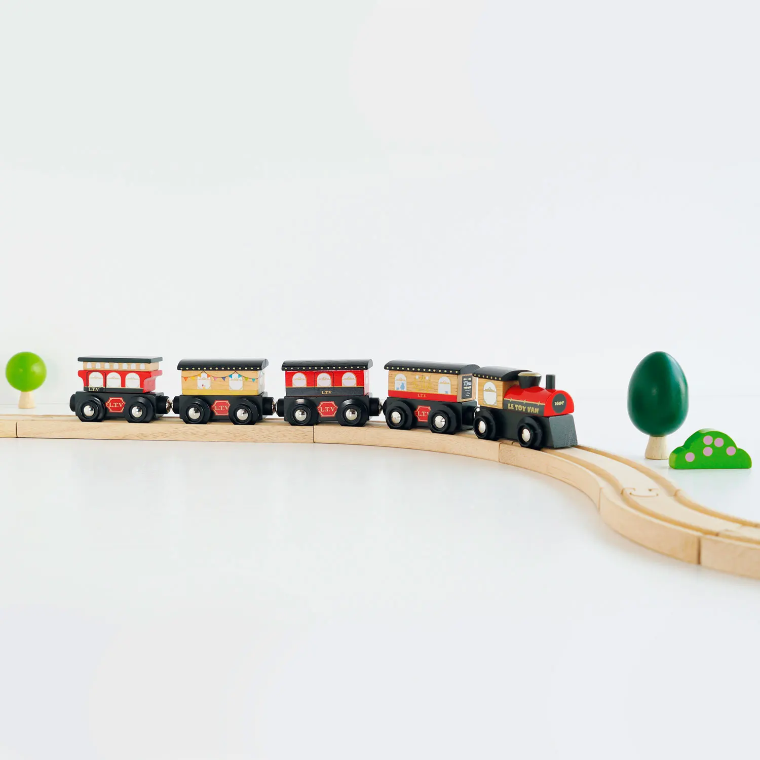 Royal Express Train & Carriages (Red) Royal Express Train & Carriages (Red)-Le Toy Van (LTV)