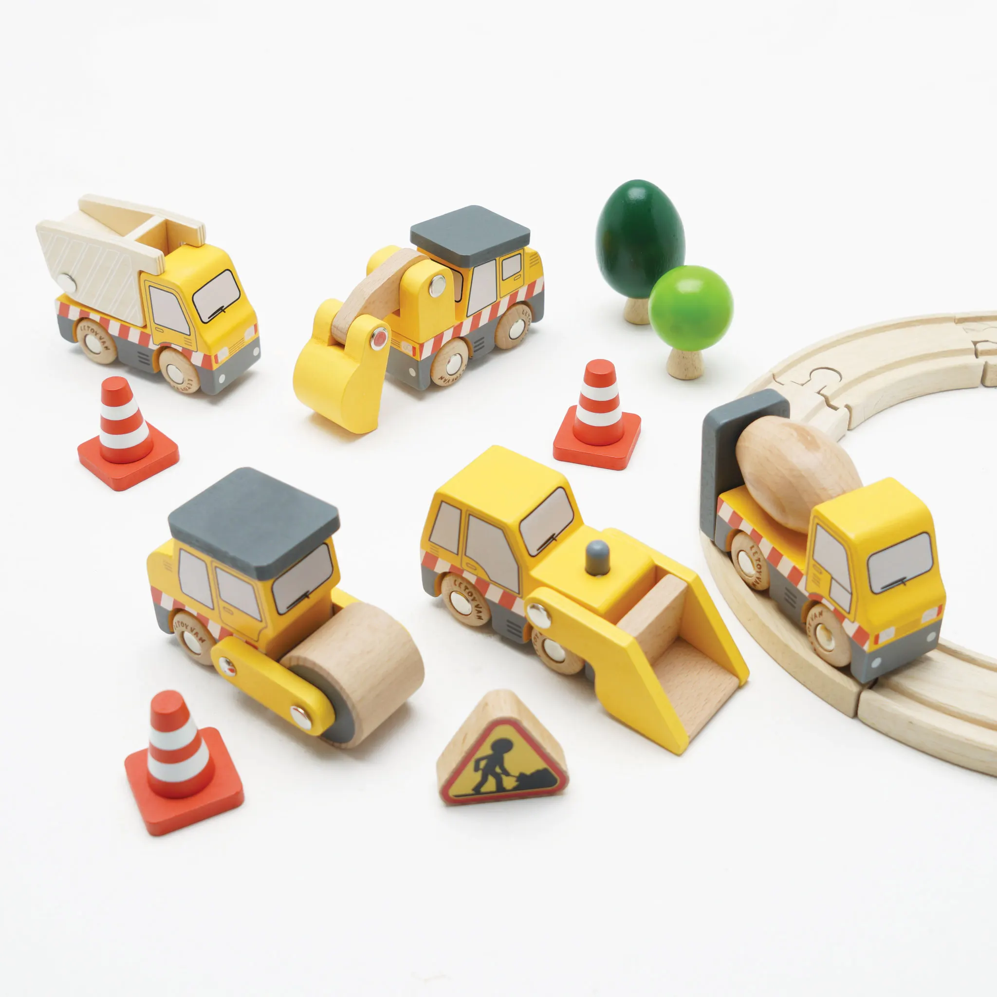 Baufahrzeuge / Construction Toy Cars, Trucks & Diggers (New Look)-Le Toy Van (LTV)