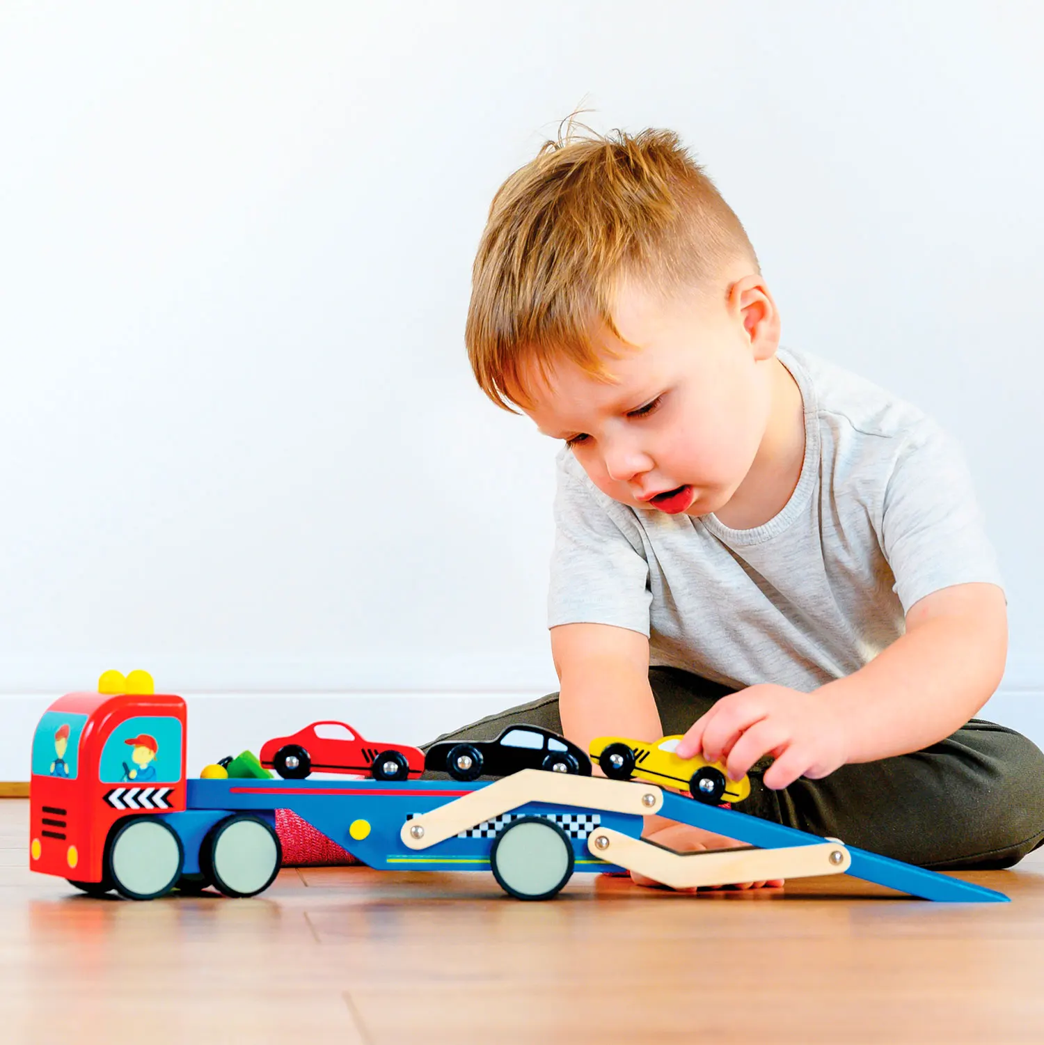 Rennwagen Transporter Set / Race Car Transporter Set Rennwagen Transporter Set / Race Car Transporter Set-Le Toy Van (LTV)